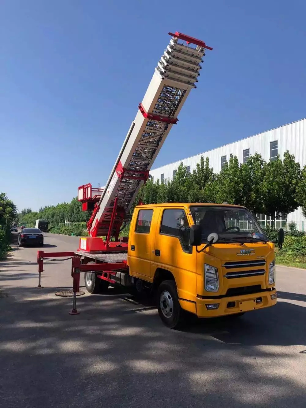 昌江附近的云梯车出租服务：轻松解决高空作业需求